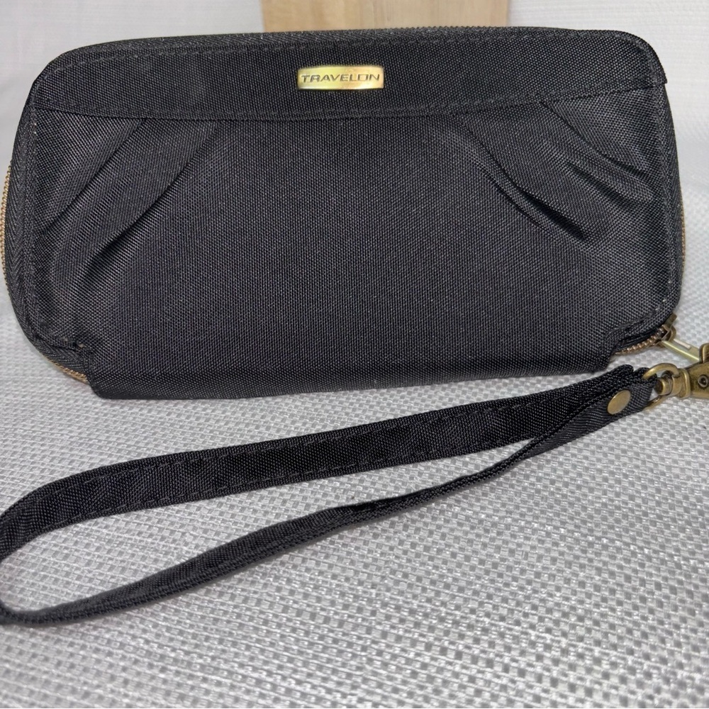 Travelon Black Wristlet Wallet Safe ID RFID Block Zip Around